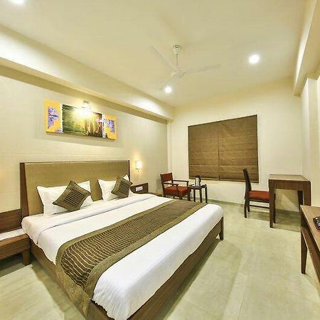 Fabhotel Flora Vastral أحمد أباد المظهر الخارجي الصورة