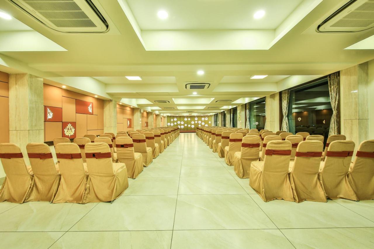 Fabhotel Flora Vastral أحمد أباد المظهر الخارجي الصورة