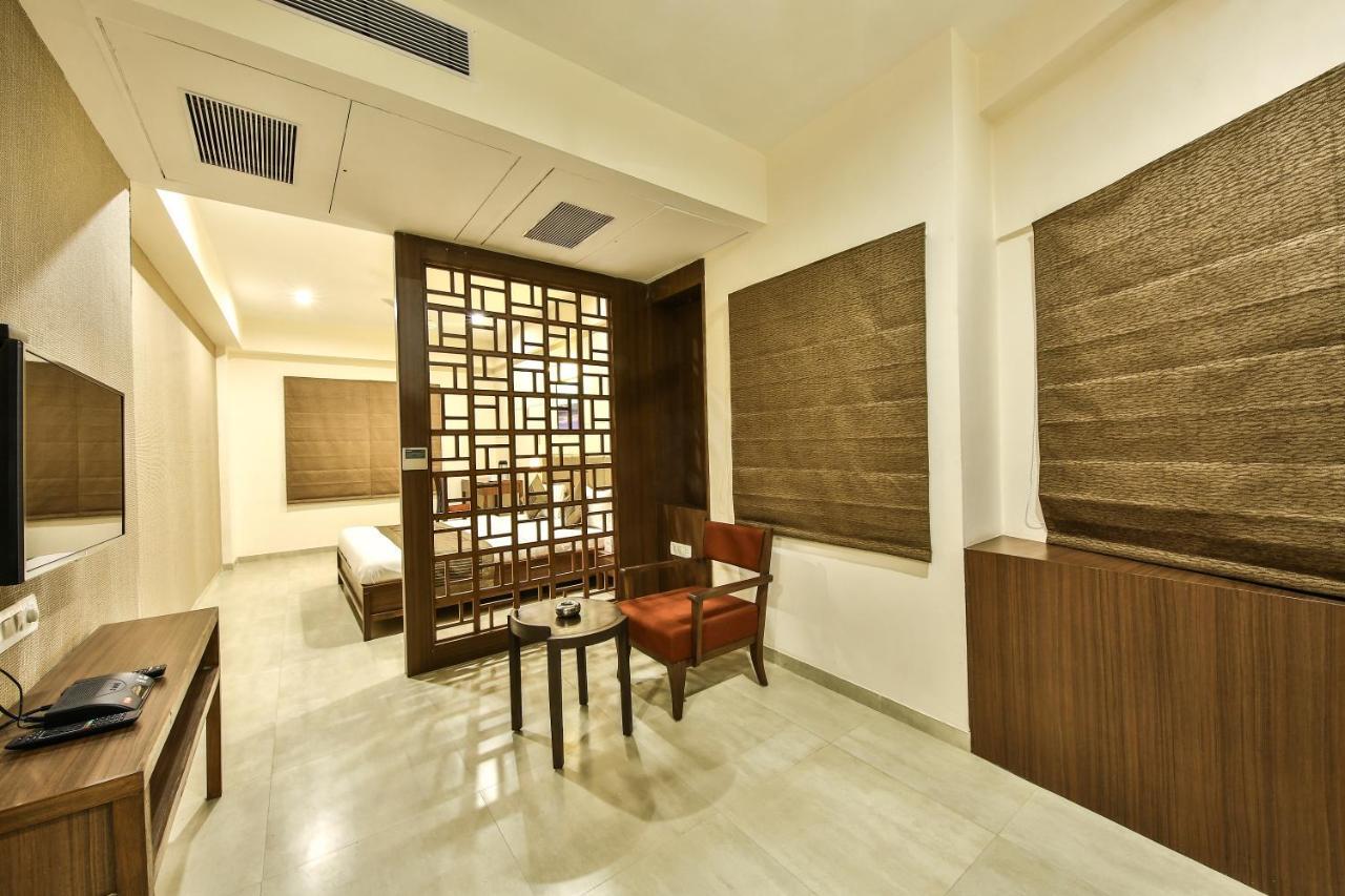 Fabhotel Flora Vastral أحمد أباد المظهر الخارجي الصورة