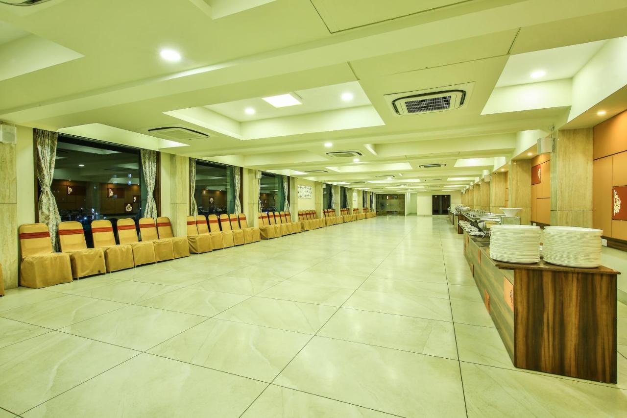 Fabhotel Flora Vastral أحمد أباد المظهر الخارجي الصورة