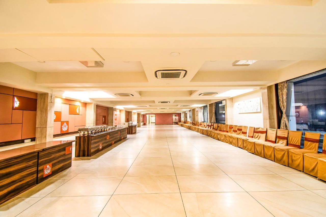 Fabhotel Flora Vastral أحمد أباد المظهر الخارجي الصورة